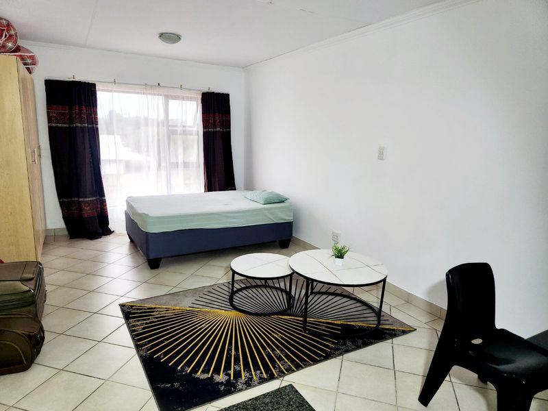 Investor’s Dream: Spacious 1-Bedroom Apartment with Rental Income!   - Photo 2