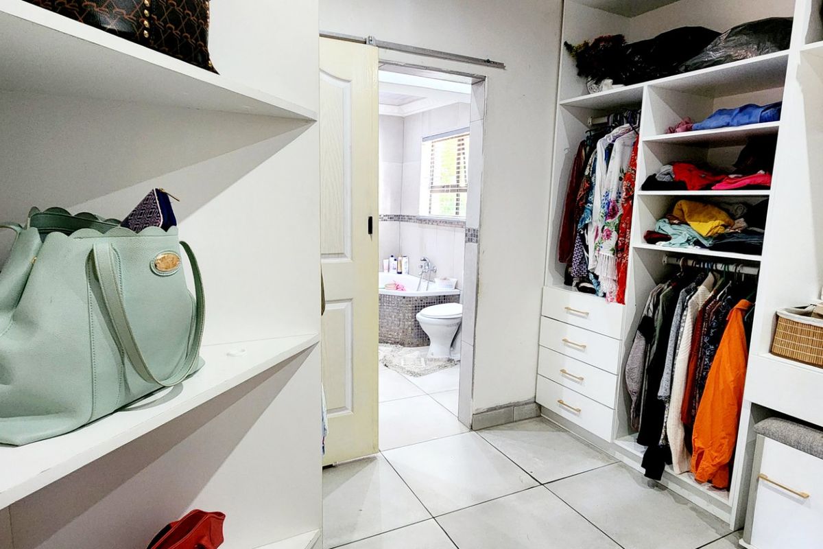 Spacious 4-Bedroom Family Home in Heidedal – Perfect Location!  - Photo 5