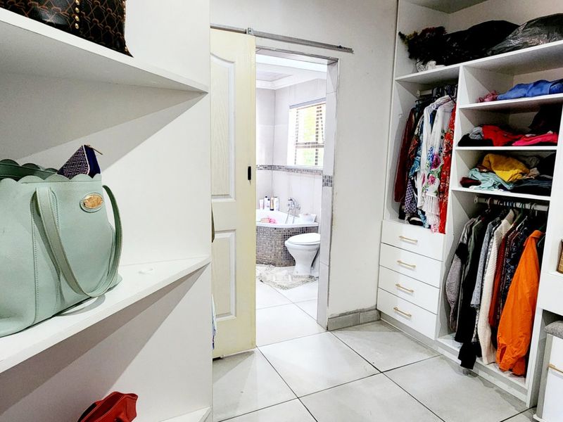 Spacious 4-Bedroom Family Home in Heidedal – Perfect Location!  - Photo 5