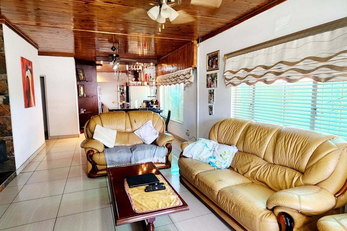 Spacious 4-Bedroom Family Home in Heidedal – Perfect Location!  - Photo 2