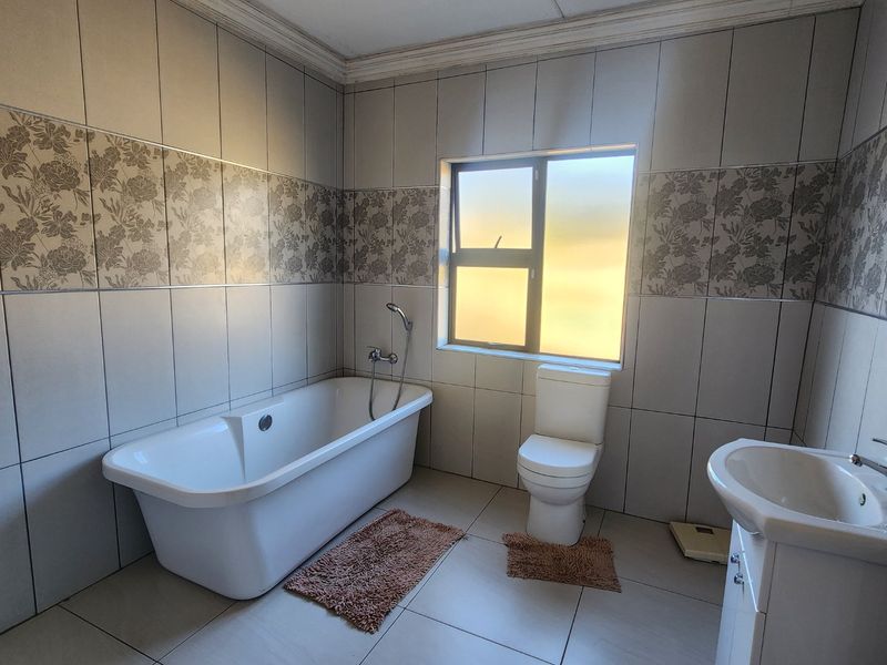 A Doer Upper In Prime Location, Beautiful Estate - Photo 6