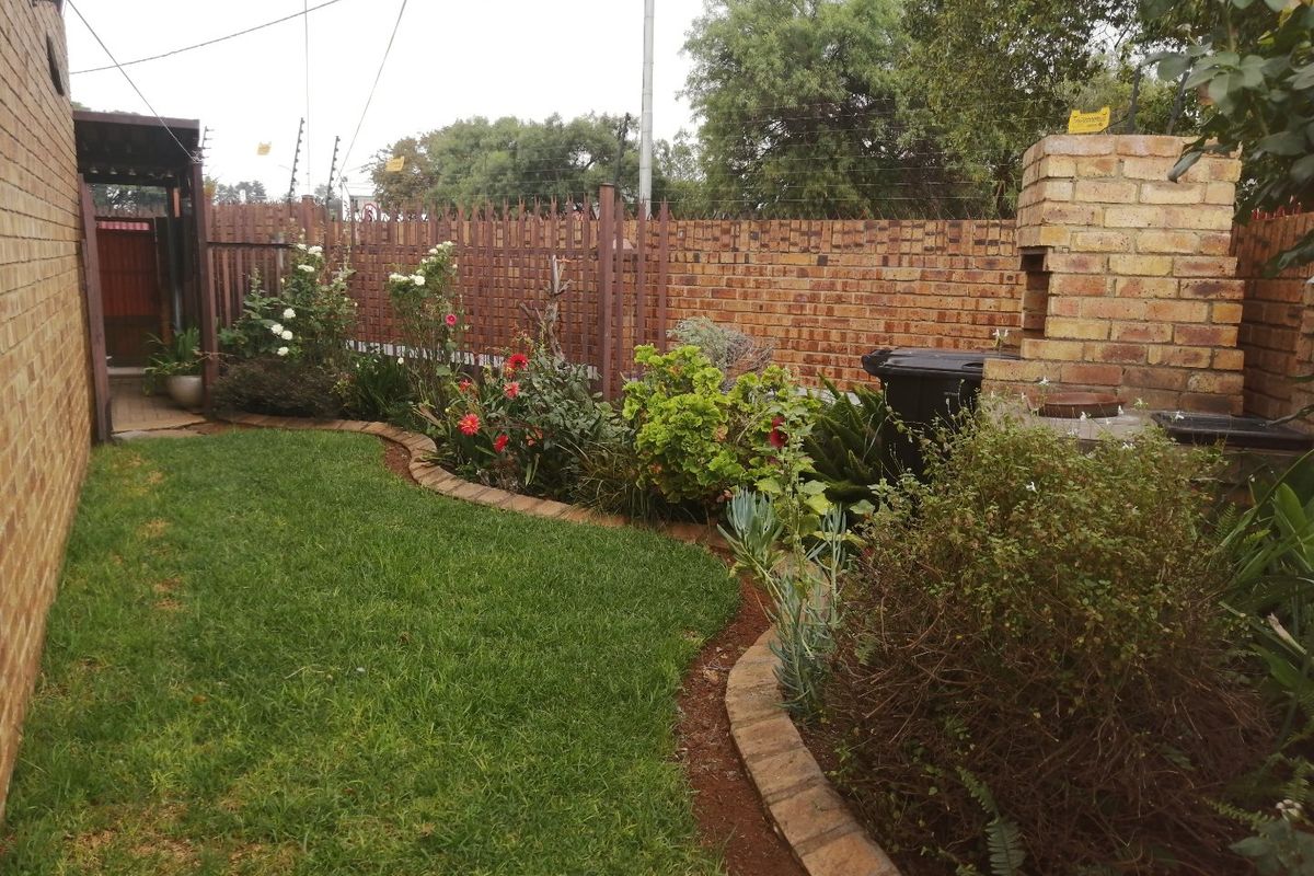 2 Bedroom House for Sale in Strubenvale - Photo 5