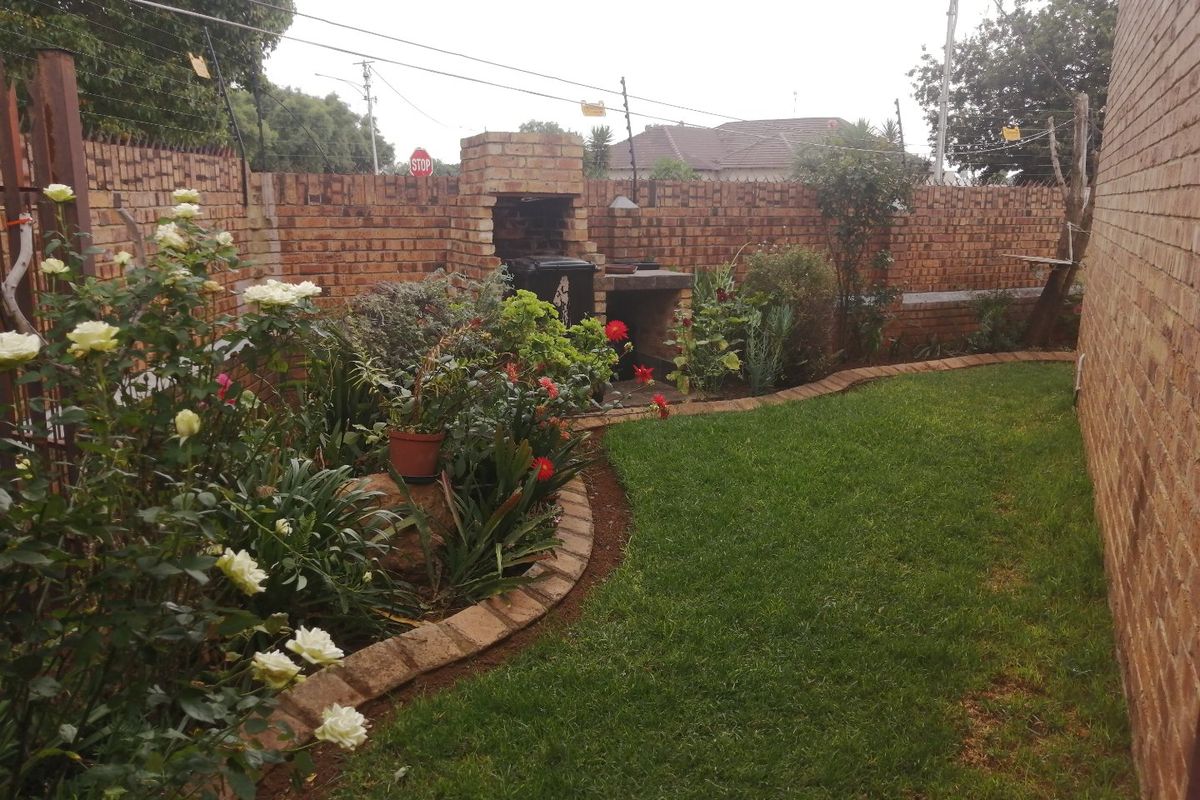 2 Bedroom House for Sale in Strubenvale - Photo 4