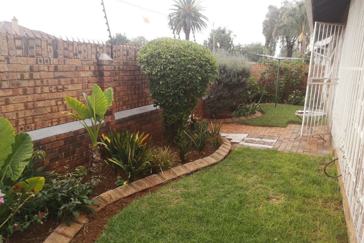 2 Bedroom House for Sale in Strubenvale - Photo 3