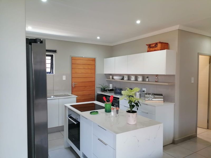 Beautiful 3 bed and 2.5 bath house for sale  - Photo 2