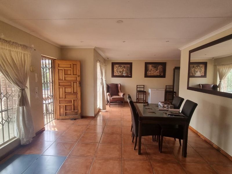 4 Bed 3 Bath House Double Garage with Flatlet and Single Garage - Photo 6