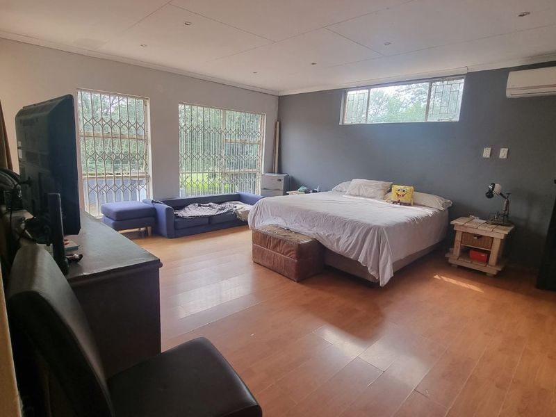 4 Bed 3 Bath House Double Garage with Flatlet and Single Garage - Photo 10