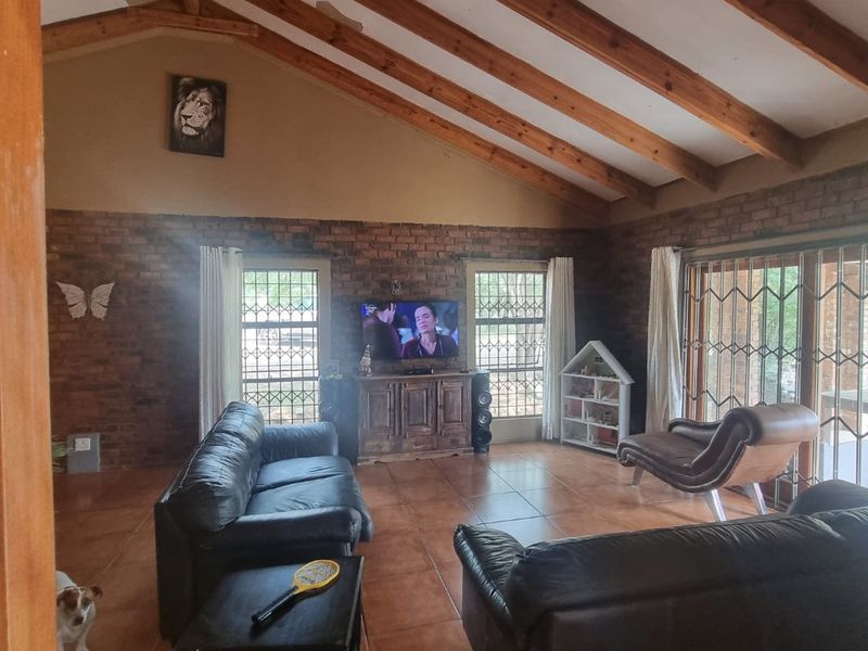 Idyllic Krugersdorp Farm Retreat with Flatlet - Photo 8