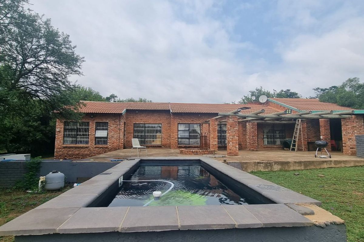Idyllic Krugersdorp Farm Retreat with Flatlet - Photo 2
