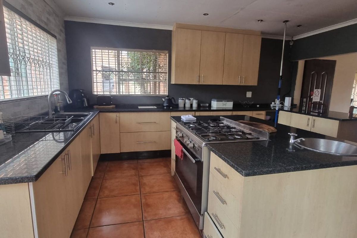 Idyllic Krugersdorp Farm Retreat with Flatlet - Photo 4