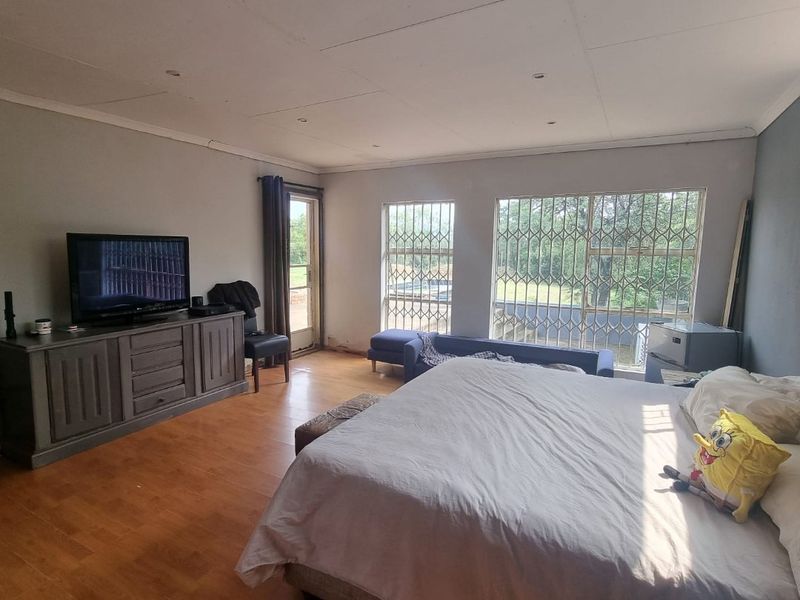Idyllic Krugersdorp Farm Retreat with Flatlet - Photo 10