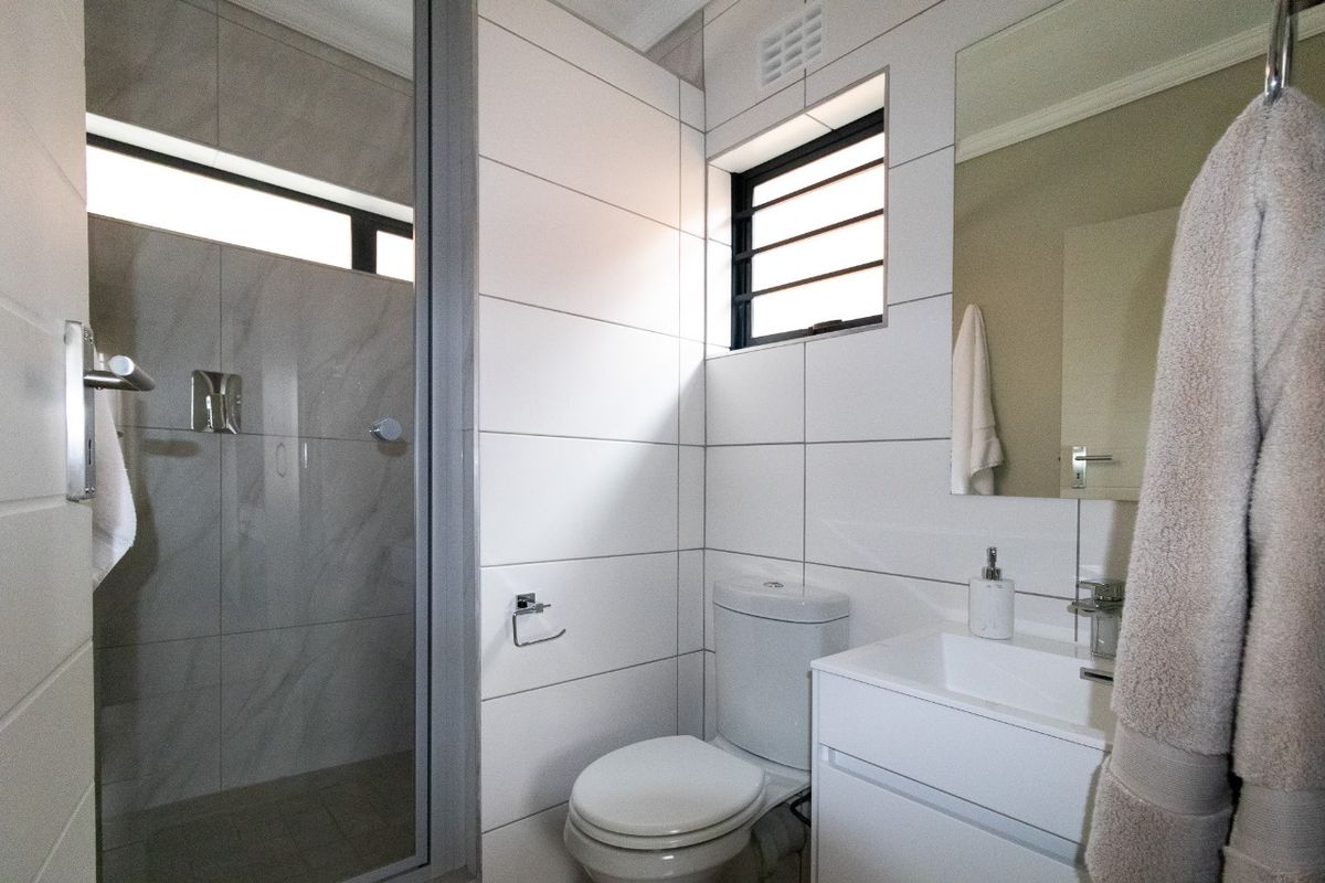 Beautiful 3 bed and 2.5 bath house to let - Photo 4