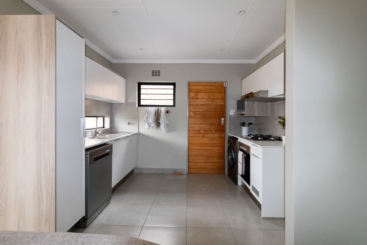 Beautiful 3 bed and 2.5 bath house to let - Photo 2