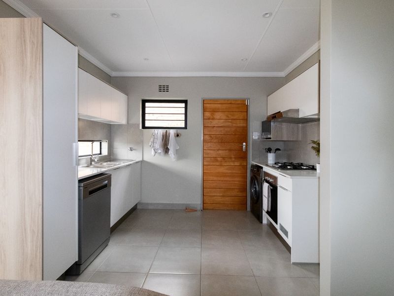 Beautiful 3 bed and 2.5 bath house to let - Photo 2