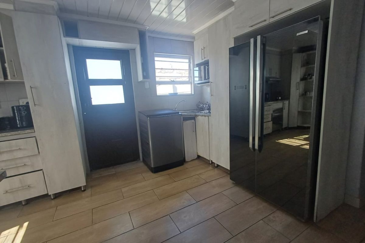 3 Bedroom Family Home  - Photo 4