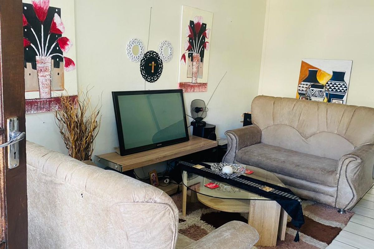 Beautiful 2 bedroom Apartmrnt for sale in Navalsig, Bloemfontein  - Photo 3