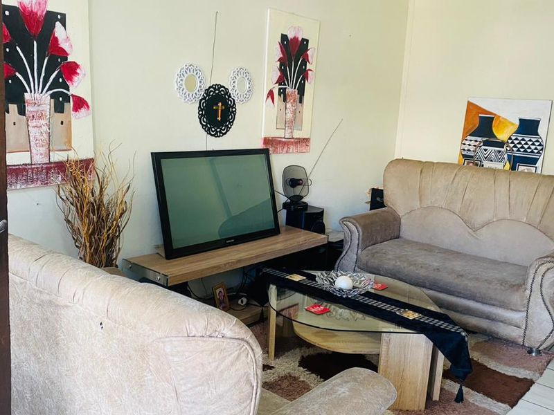 Beautiful 2 bedroom Apartmrnt for sale in Navalsig, Bloemfontein  - Photo 3