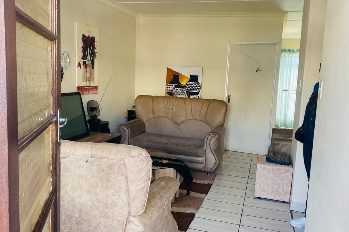 Beautiful 2 bedroom Apartmrnt for sale in Navalsig, Bloemfontein  - Photo 5