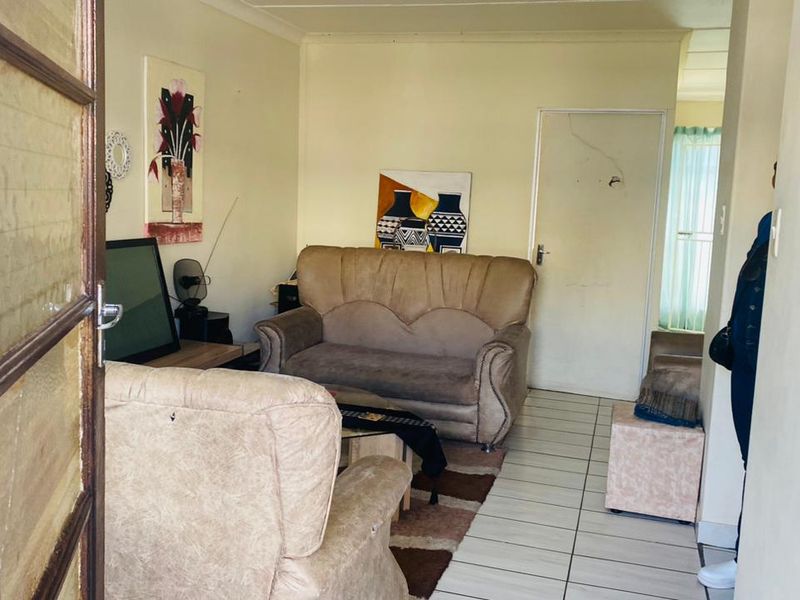 Beautiful 2 bedroom Apartmrnt for sale in Navalsig, Bloemfontein  - Photo 5