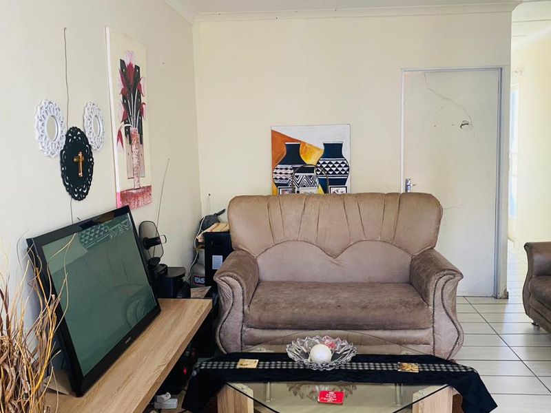 Beautiful 2 bedroom Apartmrnt for sale in Navalsig, Bloemfontein  - Photo 4