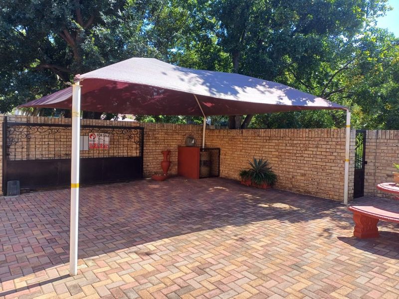 Spacious Family Home with Flat and Excellent Amenities in Stilfontein - Photo 7