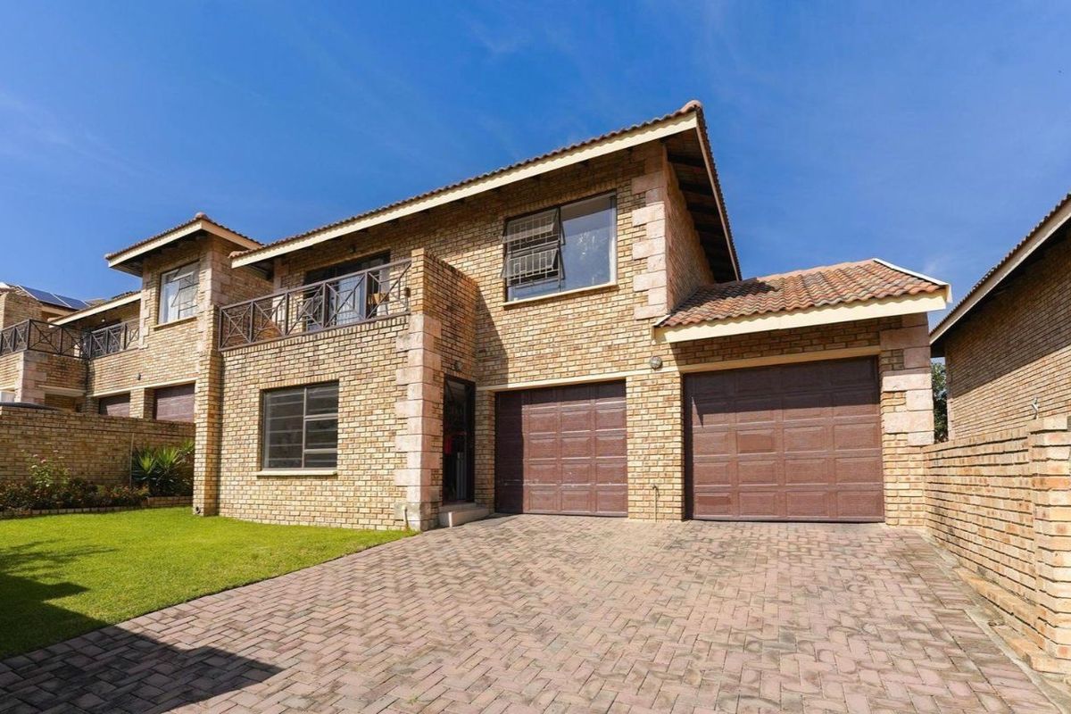 Beautiful 3 Bedroom Duplex For Sale in Noordhang.  - Photo 4