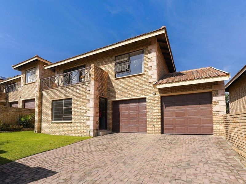 Beautiful 3 Bedroom Duplex For Sale in Noordhang.  - Photo 4