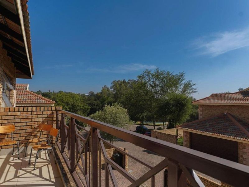 Beautiful 3 Bedroom Duplex For Sale in Noordhang.  - Photo 8