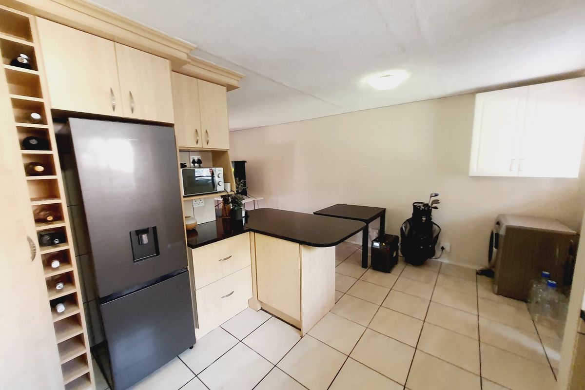 Modern 2-Bedroom Duplex in Sought-After Moreleta Park Complex – Regrettably No Pets Allowed - Photo 5