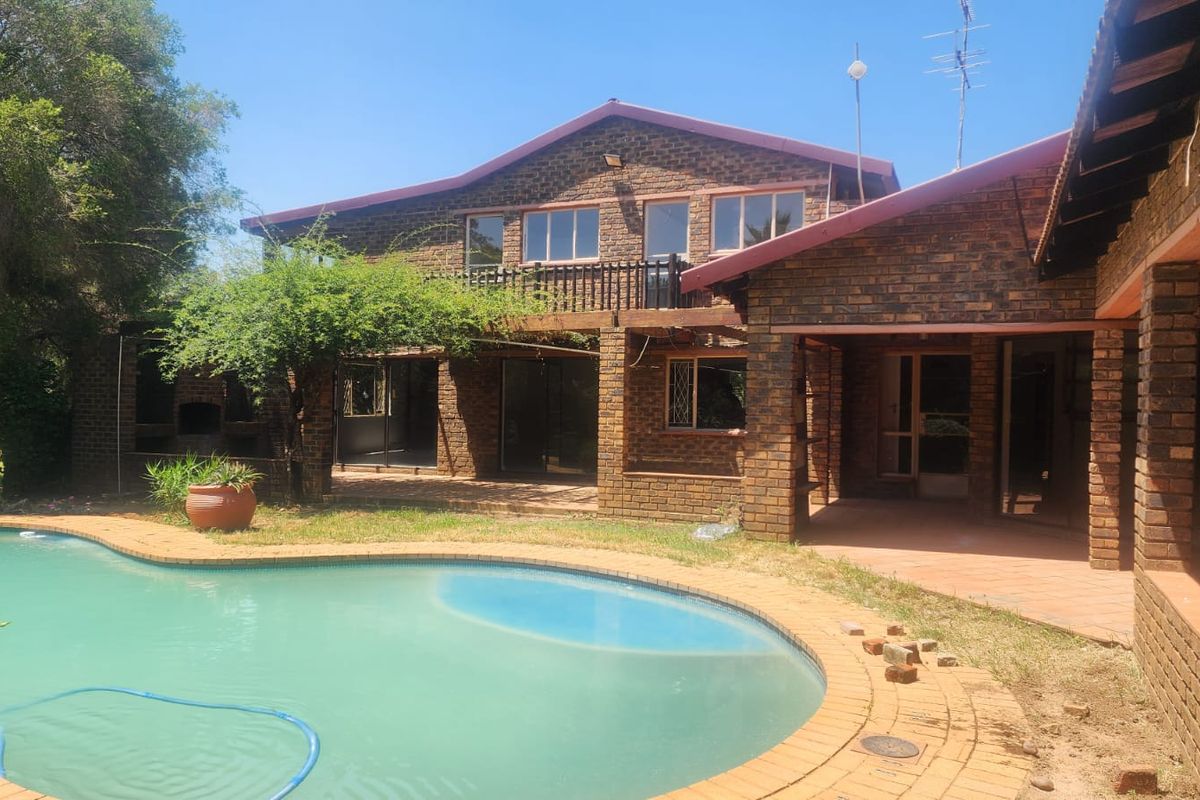 A HIDDEN GEM! COME OVER WITH THE EXTENDED FAMILY TO VIEW YOUR NEXT HOME - Photo 4