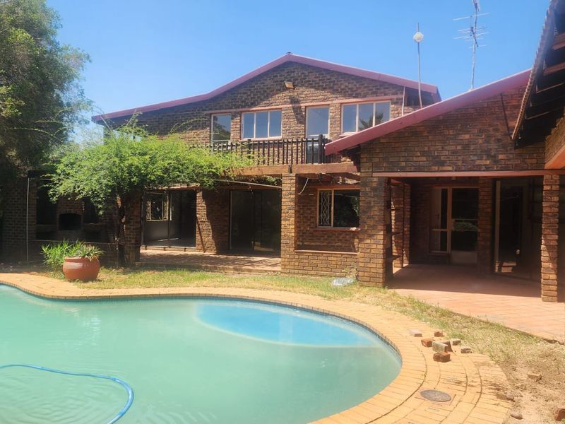 A HIDDEN GEM! COME OVER WITH THE EXTENDED FAMILY TO VIEW YOUR NEXT HOME - Photo 4