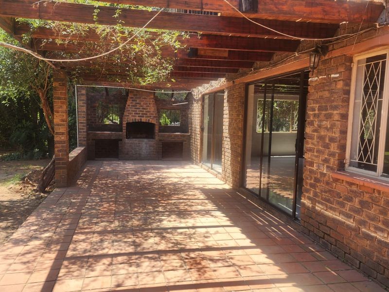 A HIDDEN GEM! COME OVER WITH THE EXTENDED FAMILY TO VIEW YOUR NEXT HOME - Photo 8