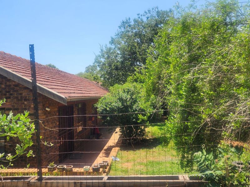 A HIDDEN GEM! COME OVER WITH THE EXTENDED FAMILY TO VIEW YOUR NEXT HOME - Photo 7