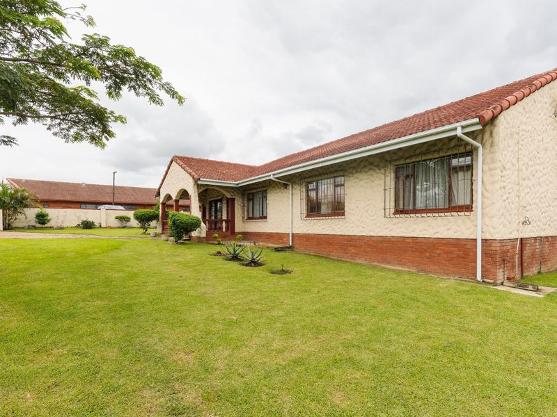 Extremely Well Maintained 4 Bedroom House Plus A 3 Bedroom Second House - Photo 3