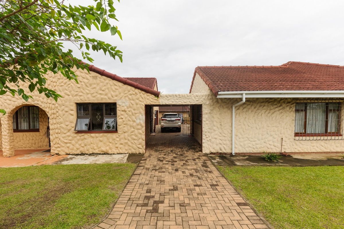 Extremely Well Maintained 4 Bedroom House Plus A 3 Bedroom Second House - Photo 4