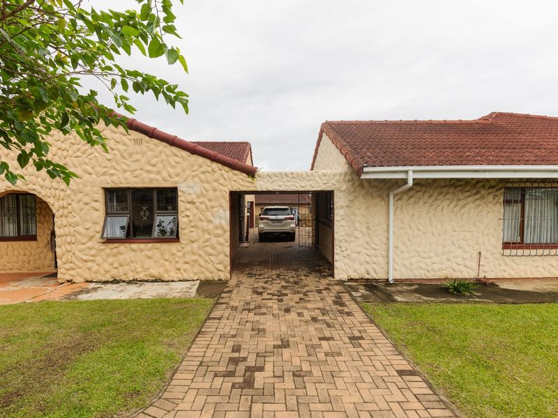 Extremely Well Maintained 4 Bedroom House Plus A 3 Bedroom Second House - Photo 4