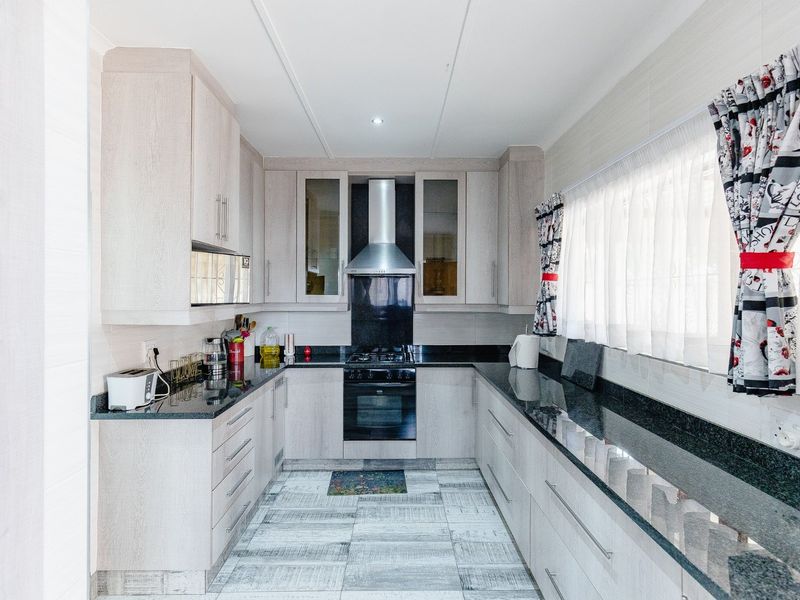 Extremely Well Maintained 4 Bedroom House Plus A 3 Bedroom Second House - Photo 5