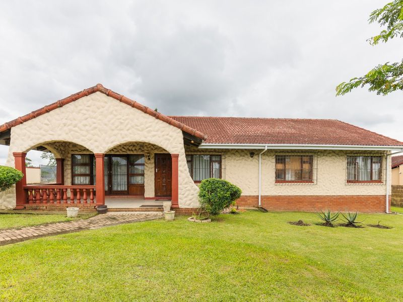 Extremely Well Maintained 4 Bedroom House Plus A 3 Bedroom Second House - Photo 2