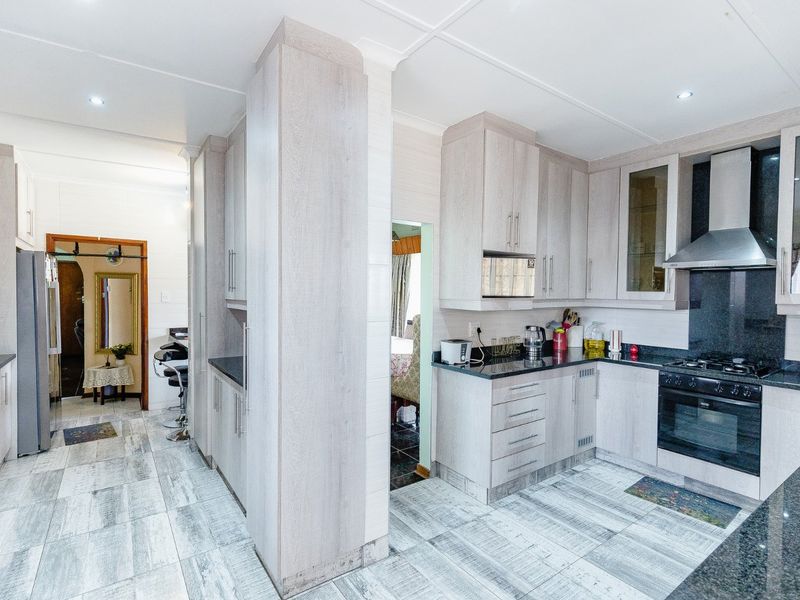 Extremely Well Maintained 4 Bedroom House Plus A 3 Bedroom Second House - Photo 7