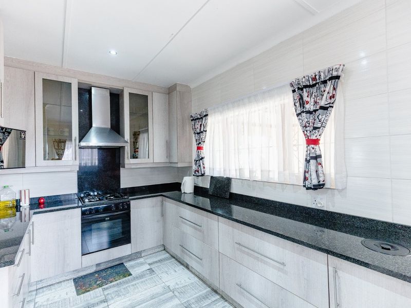 Extremely Well Maintained 4 Bedroom House Plus A 3 Bedroom Second House - Photo 6