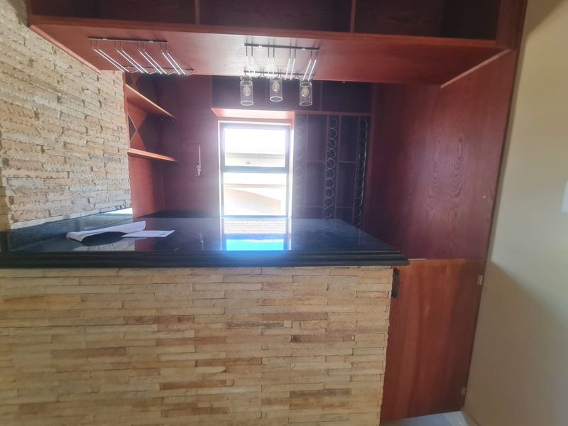 4 Bedroom Property For Sale In Blue Valley Golf Estate  - Photo 8