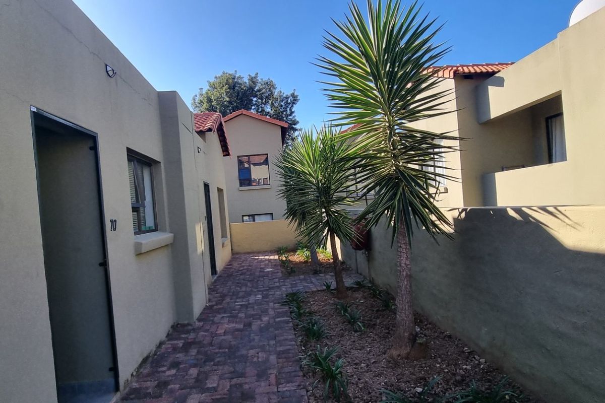 2 Bedroom Simplex For Sale In Ferndale - Photo 4