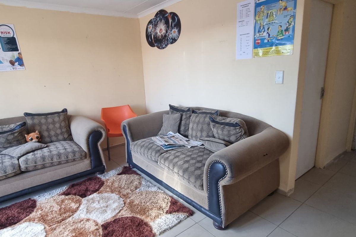 2 Bedroom House For Sale In Fleurhof  - Photo 2