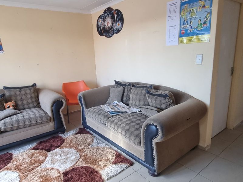 2 Bedroom House For Sale In Fleurhof  - Photo 2