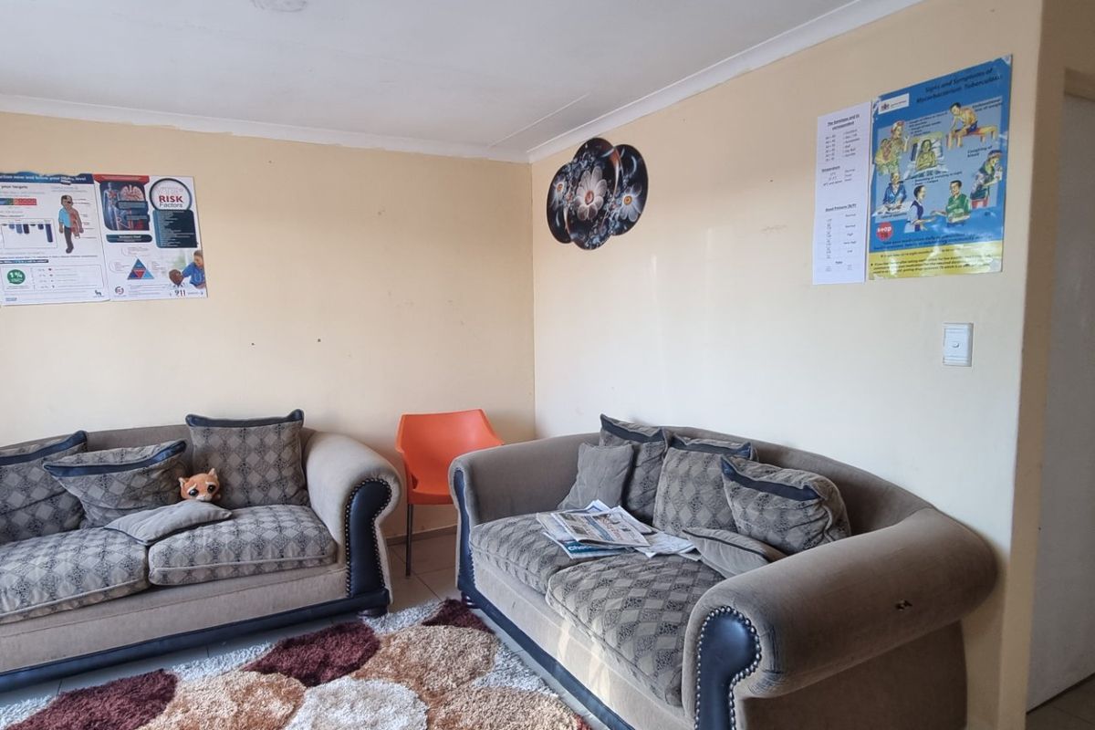 2 Bedroom House For Sale In Fleurhof  - Photo 4