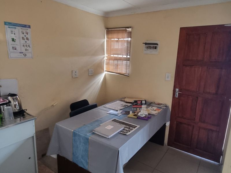 2 Bedroom House For Sale In Fleurhof  - Photo 6