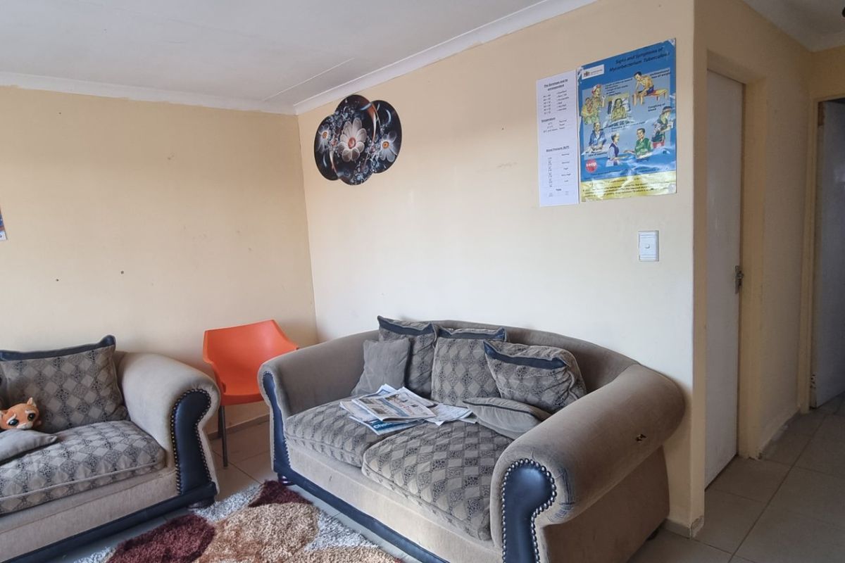 2 Bedroom House For Sale In Fleurhof  - Photo 5