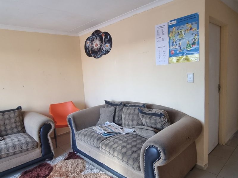 2 Bedroom House For Sale In Fleurhof  - Photo 5