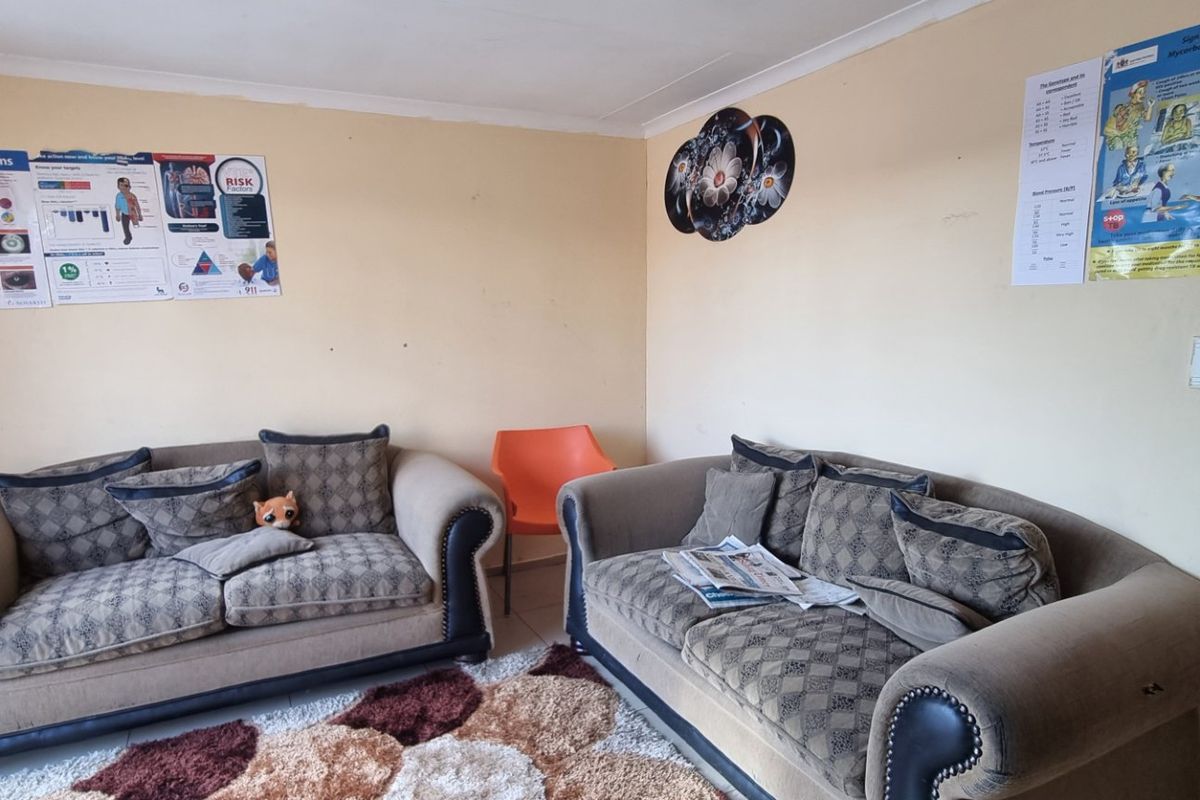 2 Bedroom House For Sale In Fleurhof  - Photo 3