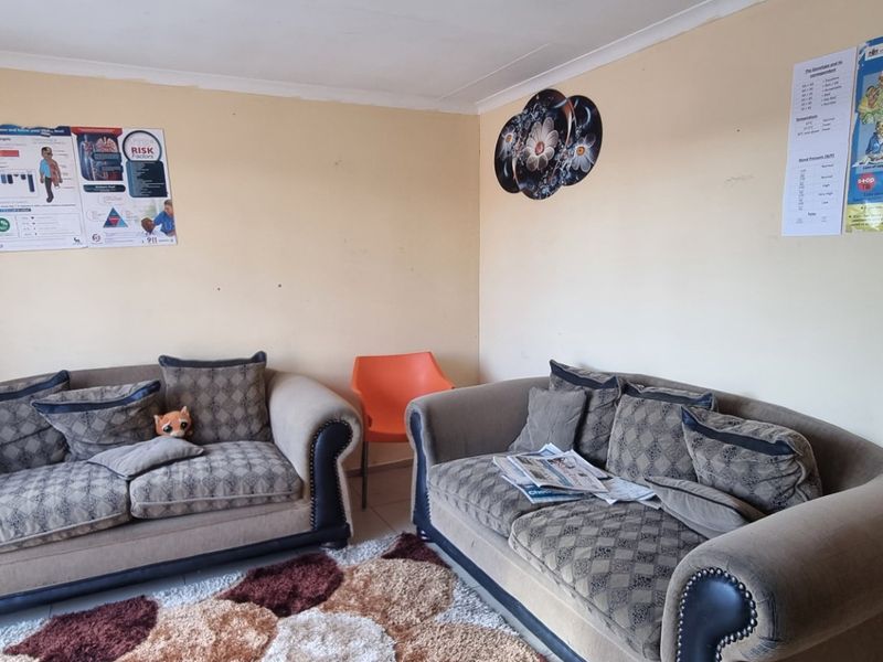 2 Bedroom House For Sale In Fleurhof  - Photo 3